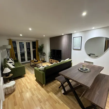 Lägenhet Modern Two Bedroom Amazing Views Centre Free Underground Parking
